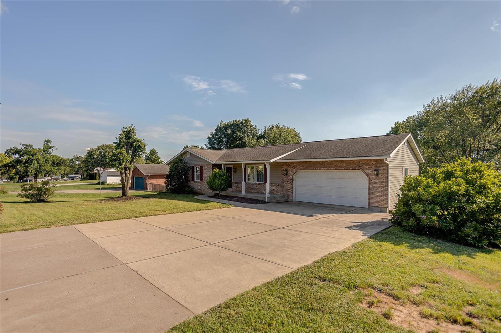 259 South Breidecker Street Columbia, IL 62236 - Photo 2 of 51 Gallery Image 2