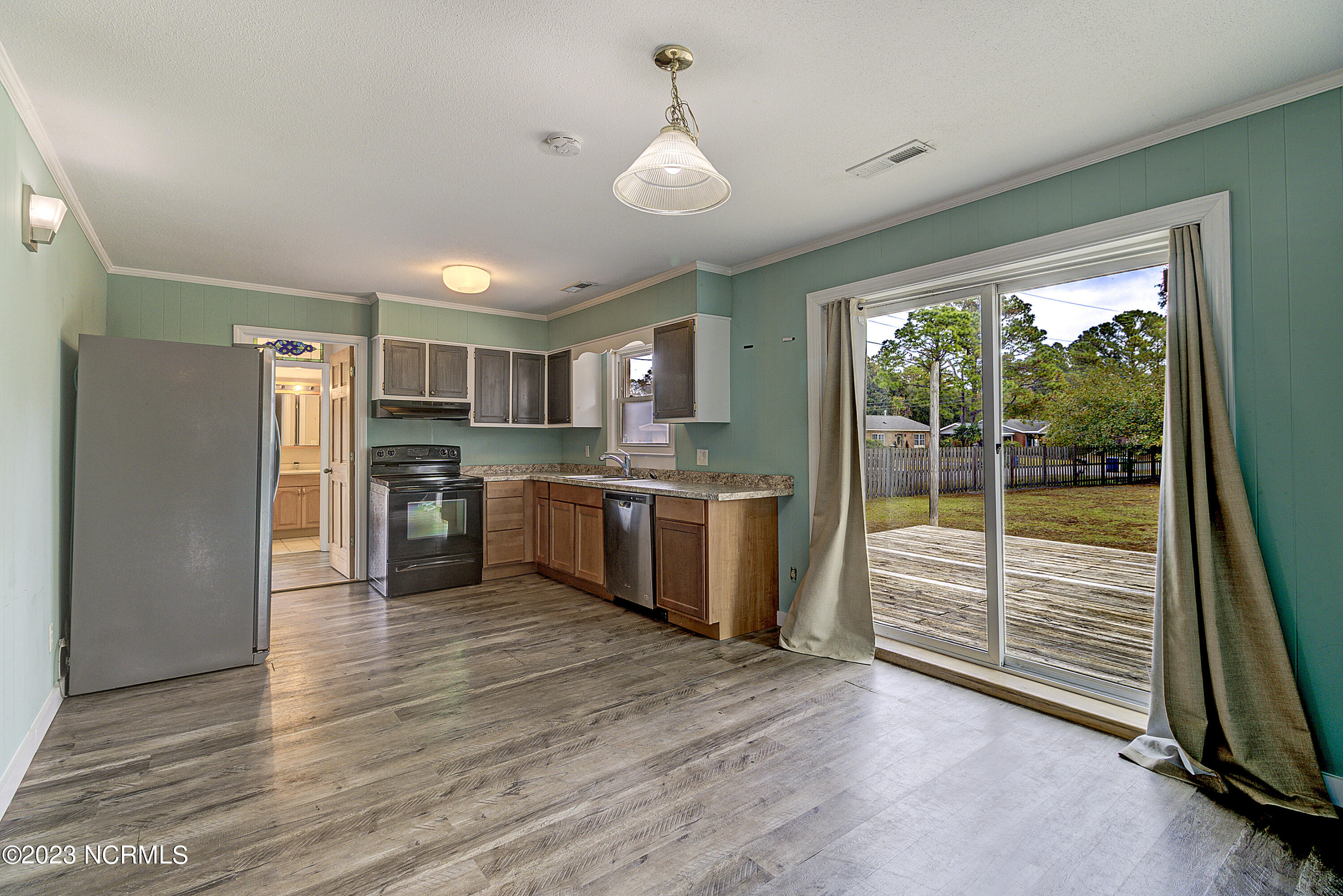 6632 Greenville Loop Road Wilmington, NC 28409 - Photo 10 of 33 Kitchen/Dining