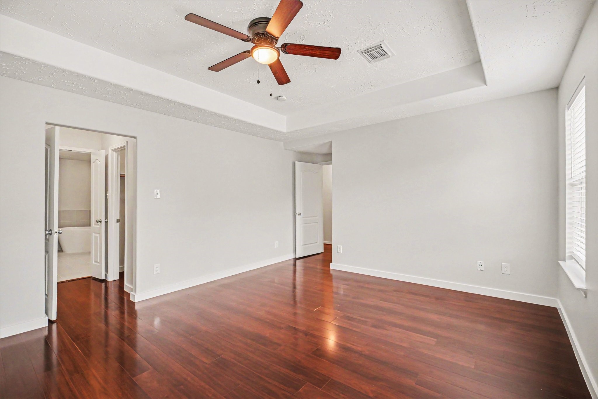 7419 Hollister Ridge Houston, TX 77040 - Photo 9 of 27 Large primary bedroom on the second floor.
