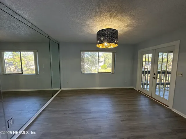 a en suite bathroom with a double vanity sink and a mirror