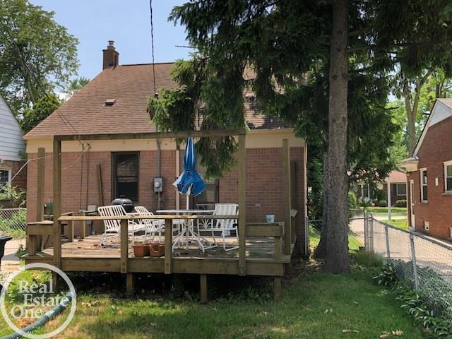 2000 Oxford Road Grosse Pointe Woods, MI 48236 - Photo 3 of 8
