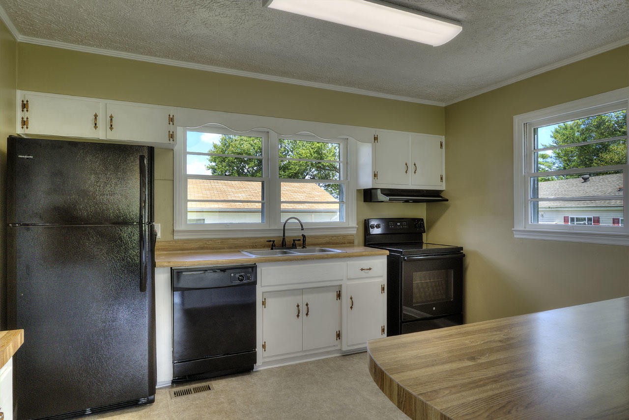 102 Stephens Road Greenback, TN 37742 - Photo 12 of 31 a kitchen with stainless steel appliances granite countertop a stove a sink and a refrigerator