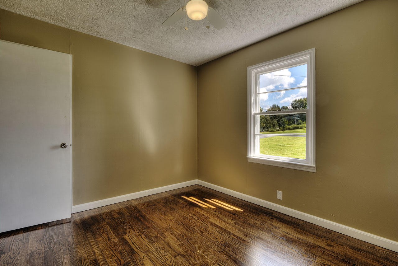 102 Stephens Road Greenback, TN 37742 - Photo 25 of 31 a view of an empty room and window