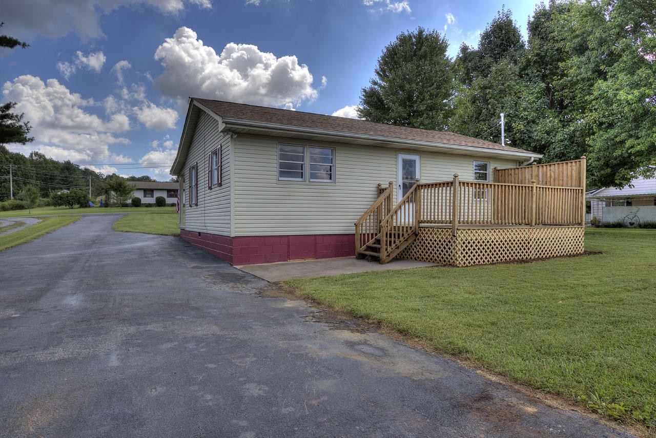 102 Stephens Road Greenback, TN 37742 - Photo 31 of 31 a view of a house with backyard