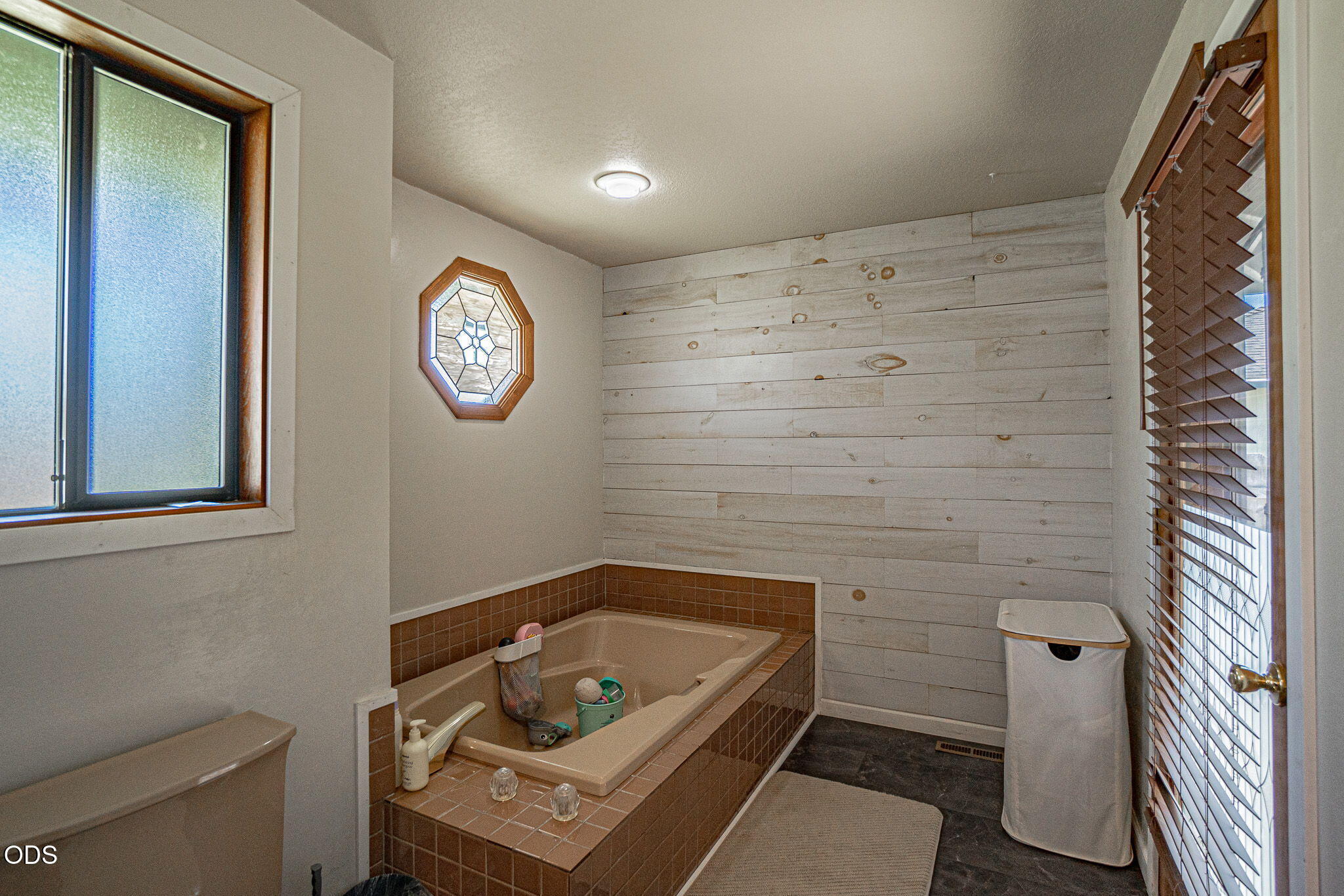 5247 Dobrot Way Central Point, OR 97502 - Photo 16 of 34