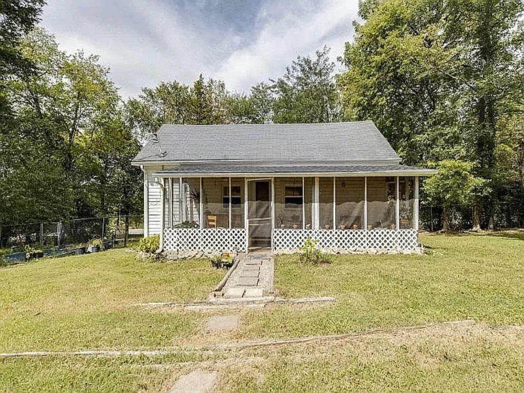 111 Sanitarium Road Madison, TN 37115 - Photo 4 of 5 a house view with a garden space