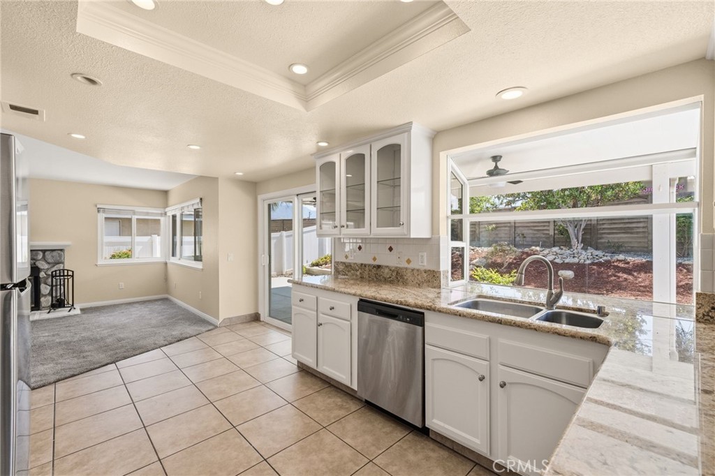 1008 Alpine Court Redlands, CA 92374 - Photo 9 of 66 Kitchen