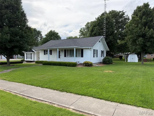 $230,000 | 120 Madison Street, Nokomis, IL 62075