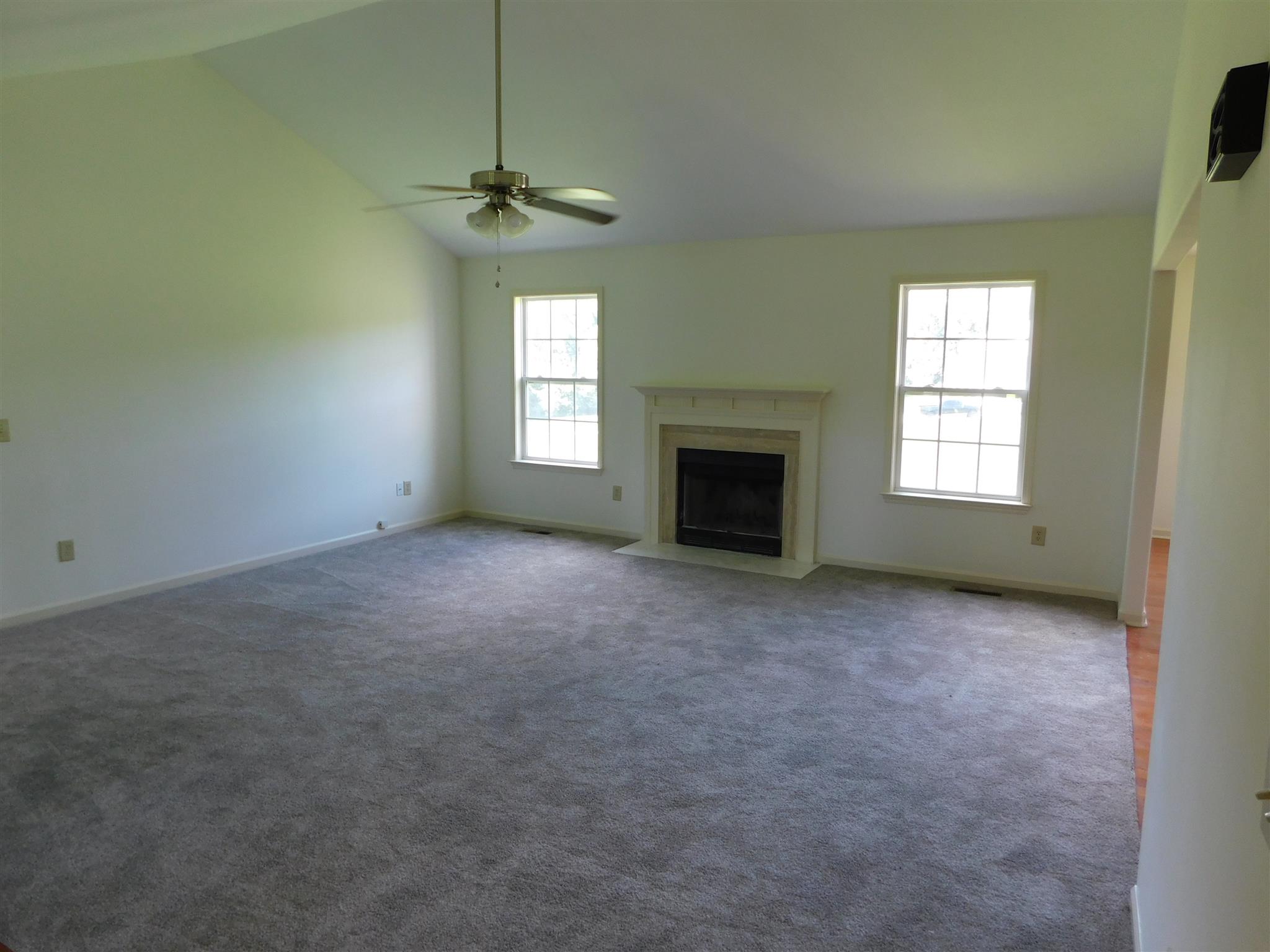 2115 Double Branch Road Columbia, TN 38401 - Photo 18 of 30 LARGE FAMILY ROOM - COUNTRY VIEWS