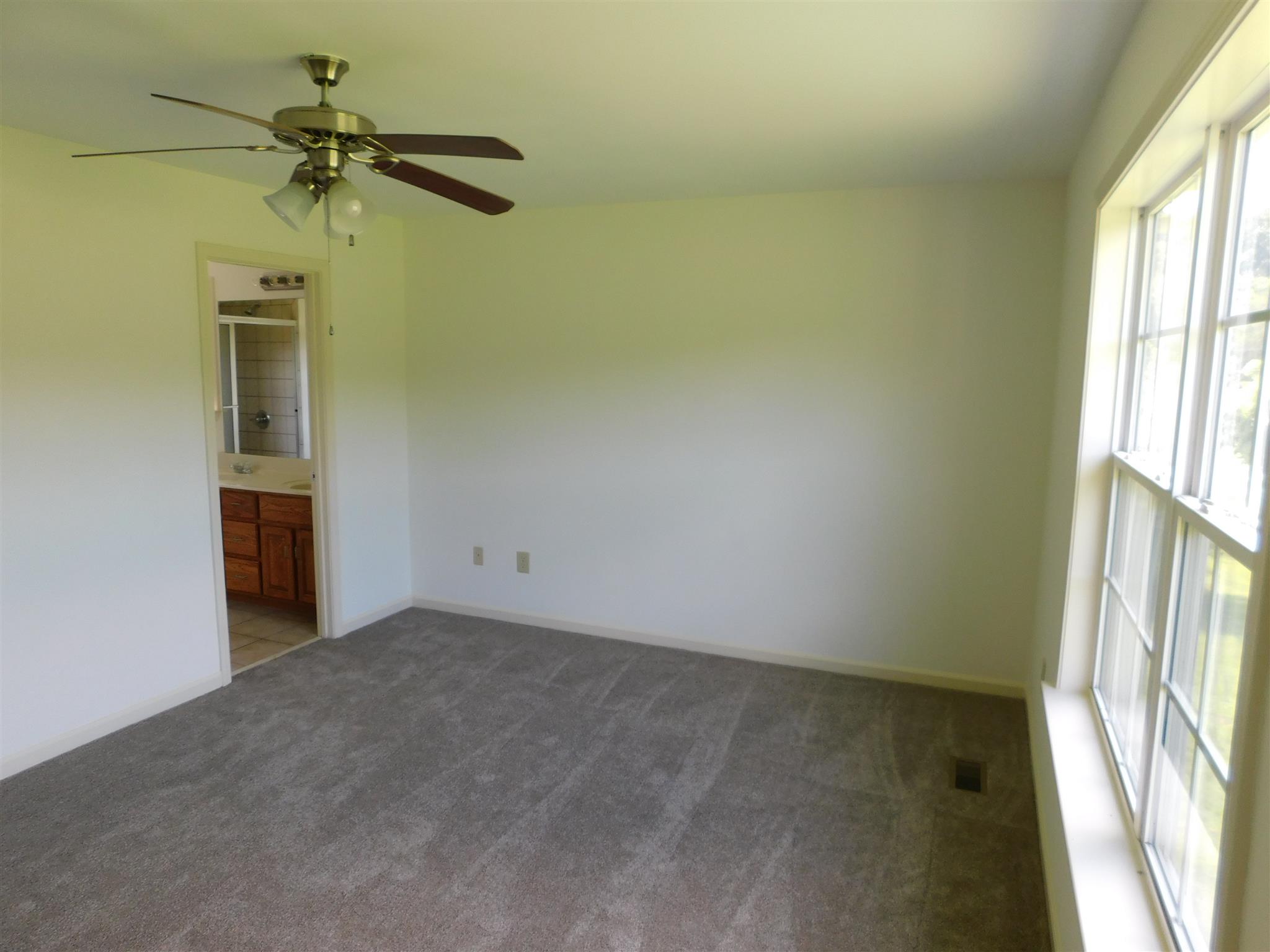 2115 Double Branch Road Columbia, TN 38401 - Photo 19 of 30 MASTER SUITE WITH WALK IN CLOSET