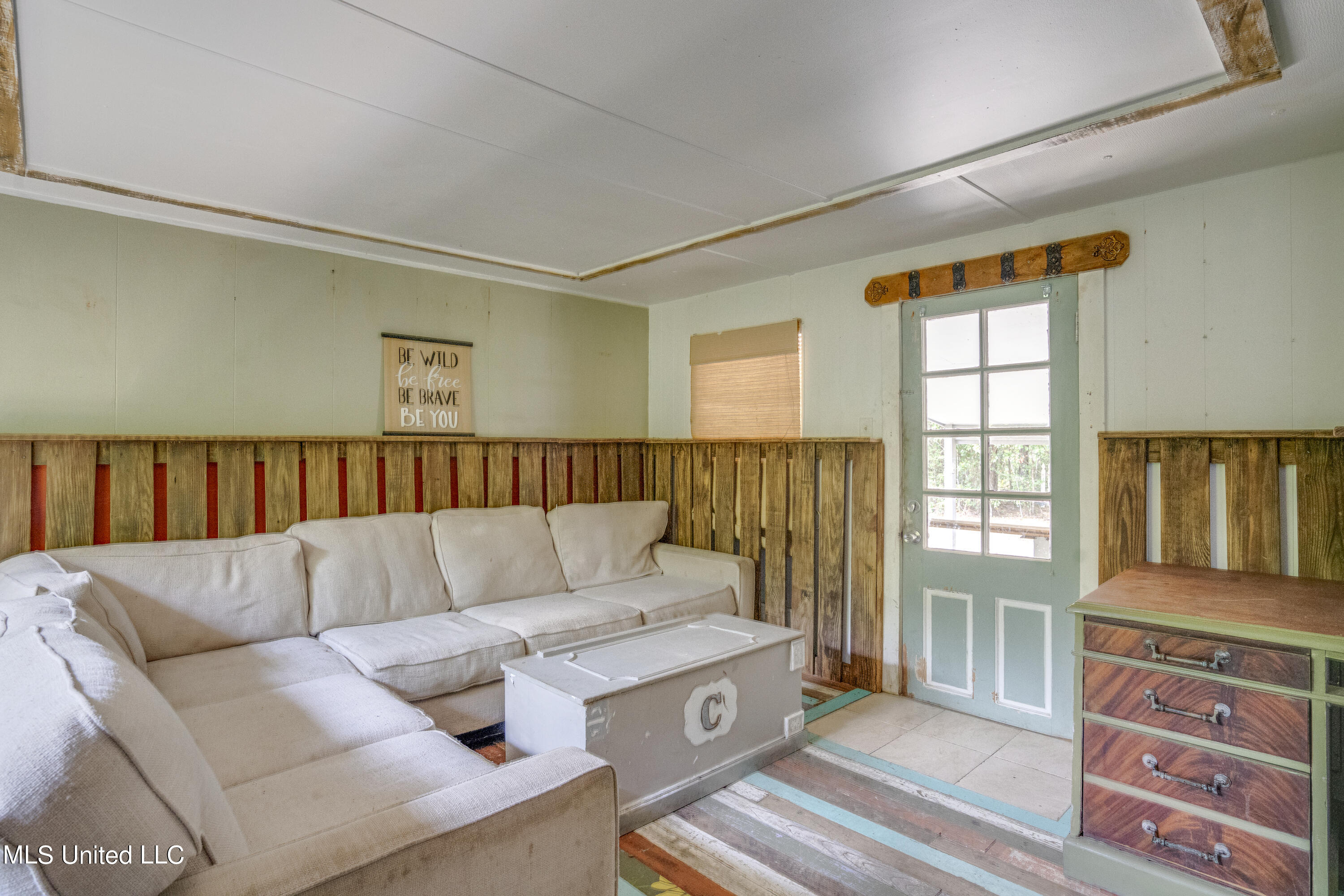 9748 Limu Way Diamondhead, MS 39525 - Photo 3 of 14 Living Room
