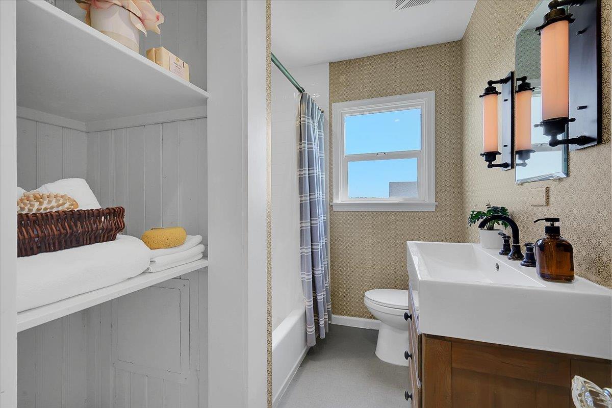1102 Barry Road Yuba City, CA 95991 - Photo 15 of 88 a bathroom with a sink and a toilet