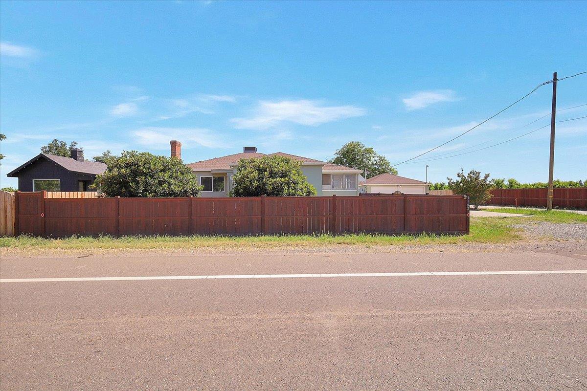 1102 Barry Road Yuba City, CA 95991 - Photo 35 of 88 a view of a tennis court