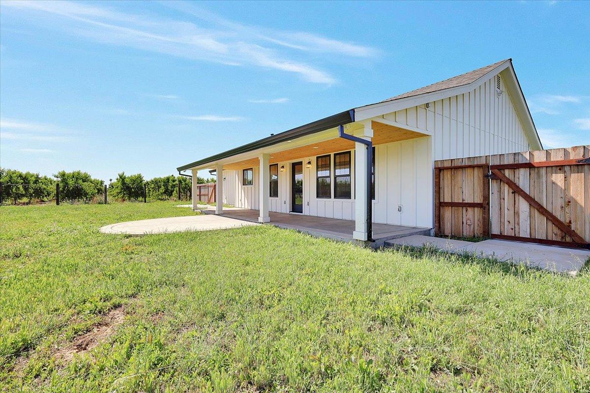 1102 Barry Road Yuba City, CA 95991 - Photo 72 of 88 a view of a house with backyard and porch
