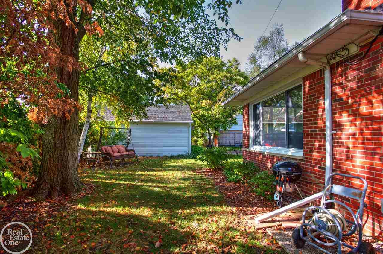 451 Touraine Road Grosse Pointe, MI 48236 - Photo 6 of 40 31329741-5.JPG