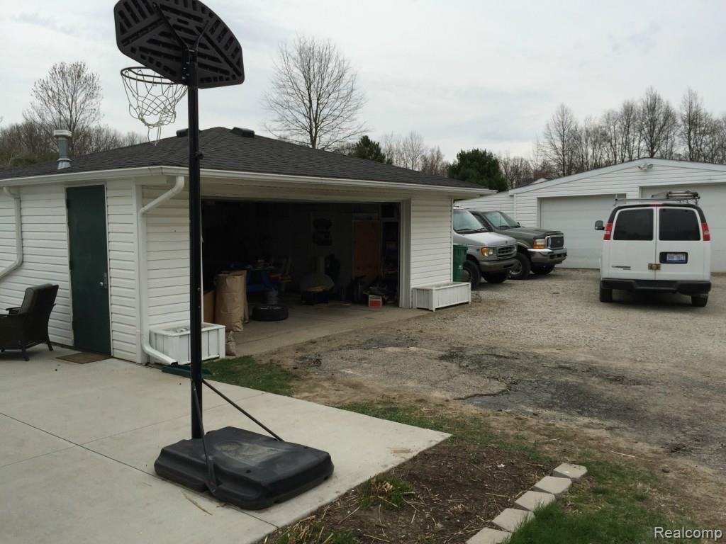 13961 Lenmoore Road Belleville, MI 48111 - Photo 29 of 33 IMG_0923.jpg