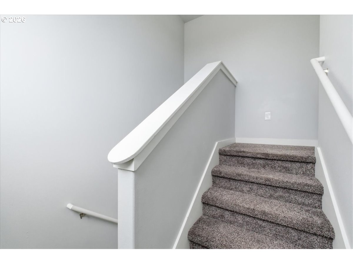 847 West Oak Street Lebanon, OR 97355 - Photo 11 of 48