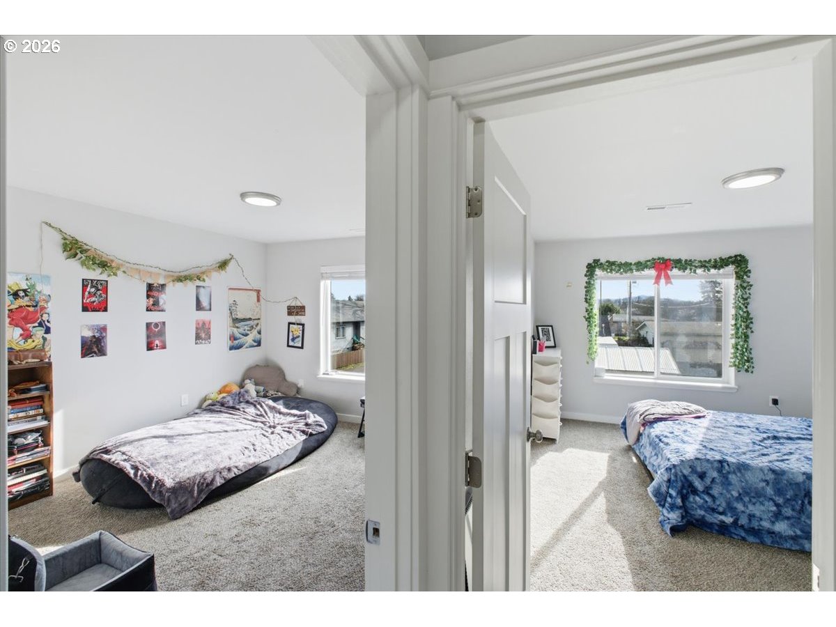 847 West Oak Street Lebanon, OR 97355 - Photo 17 of 48