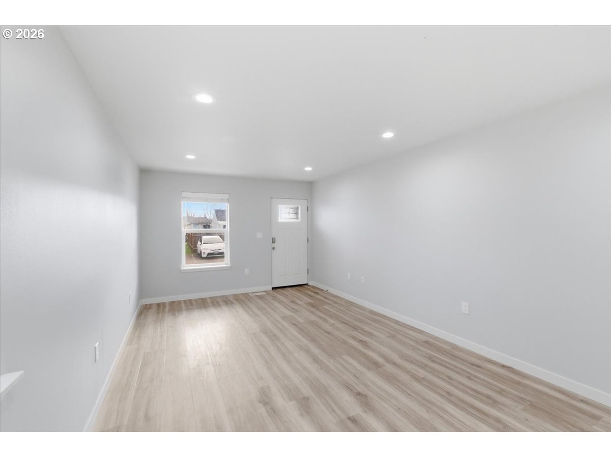 847 West Oak Street Lebanon, OR 97355 - Photo 23 of 48