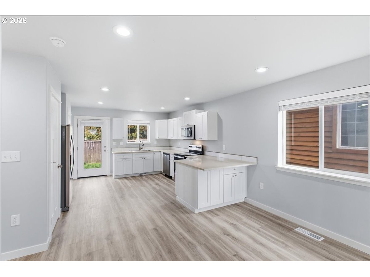 847 West Oak Street Lebanon, OR 97355 - Photo 25 of 48