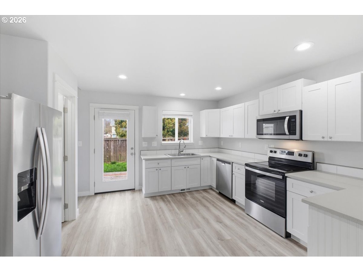 847 West Oak Street Lebanon, OR 97355 - Photo 26 of 48