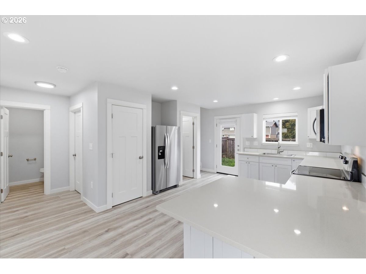 847 West Oak Street Lebanon, OR 97355 - Photo 27 of 48