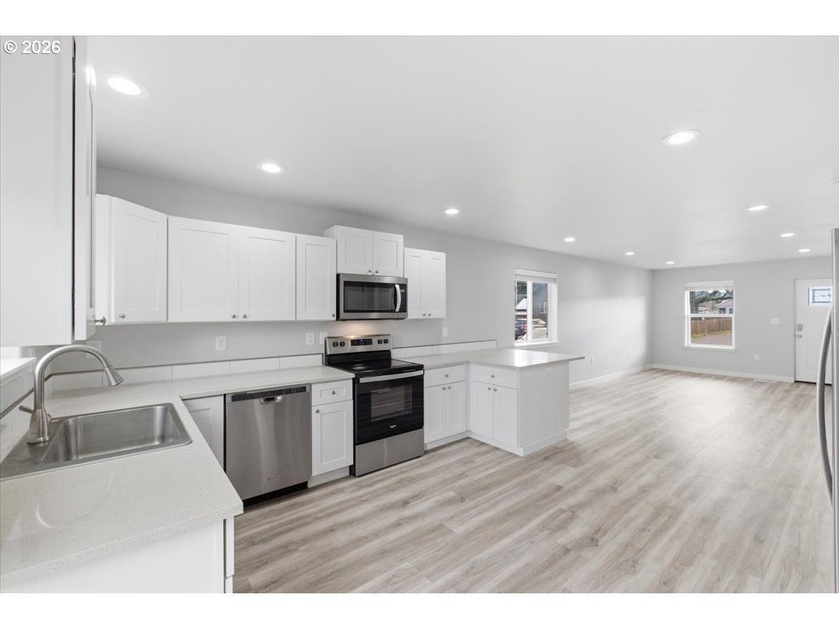 847 West Oak Street Lebanon, OR 97355 - Photo 29 of 48