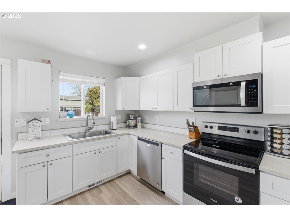 847 West Oak Street Lebanon, OR 97355 - Photo 8 of 48