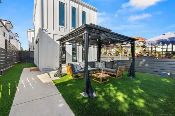 a view of a house with backyard and porch
