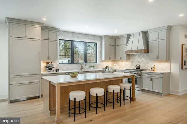 $2,695,000 | 1427 Sugartown Road, Berwyn, PA 19301