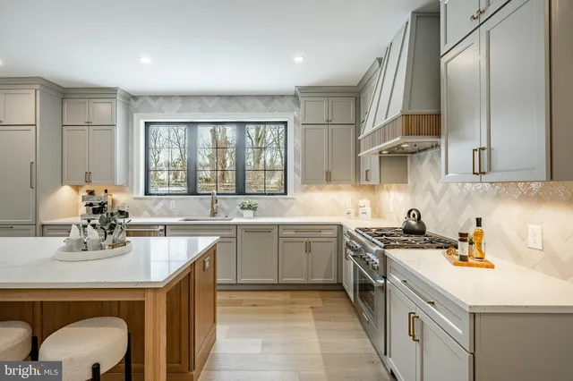 $2,695,000 | 1427 Sugartown Road, Berwyn, PA 19301