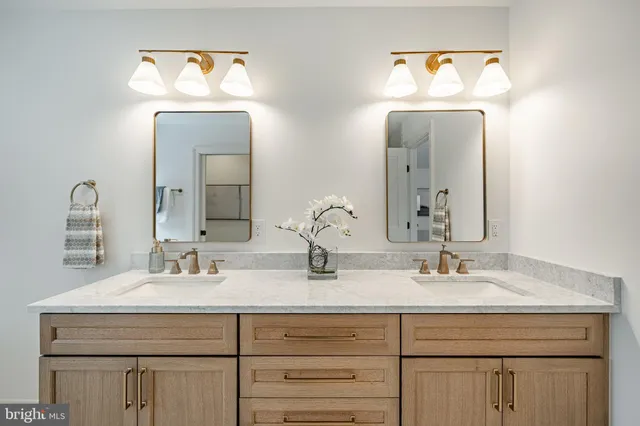 $2,695,000 | 1427 Sugartown Road, Berwyn, PA 19301