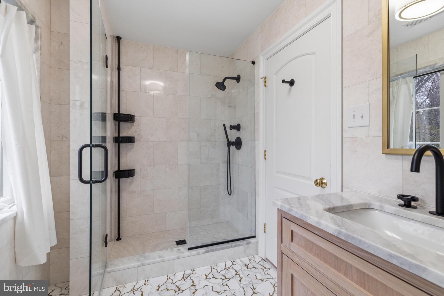 732 St Andrews Road Philadelphia, PA 19118 - Photo 49 of 71 2nd bedroom suite bath