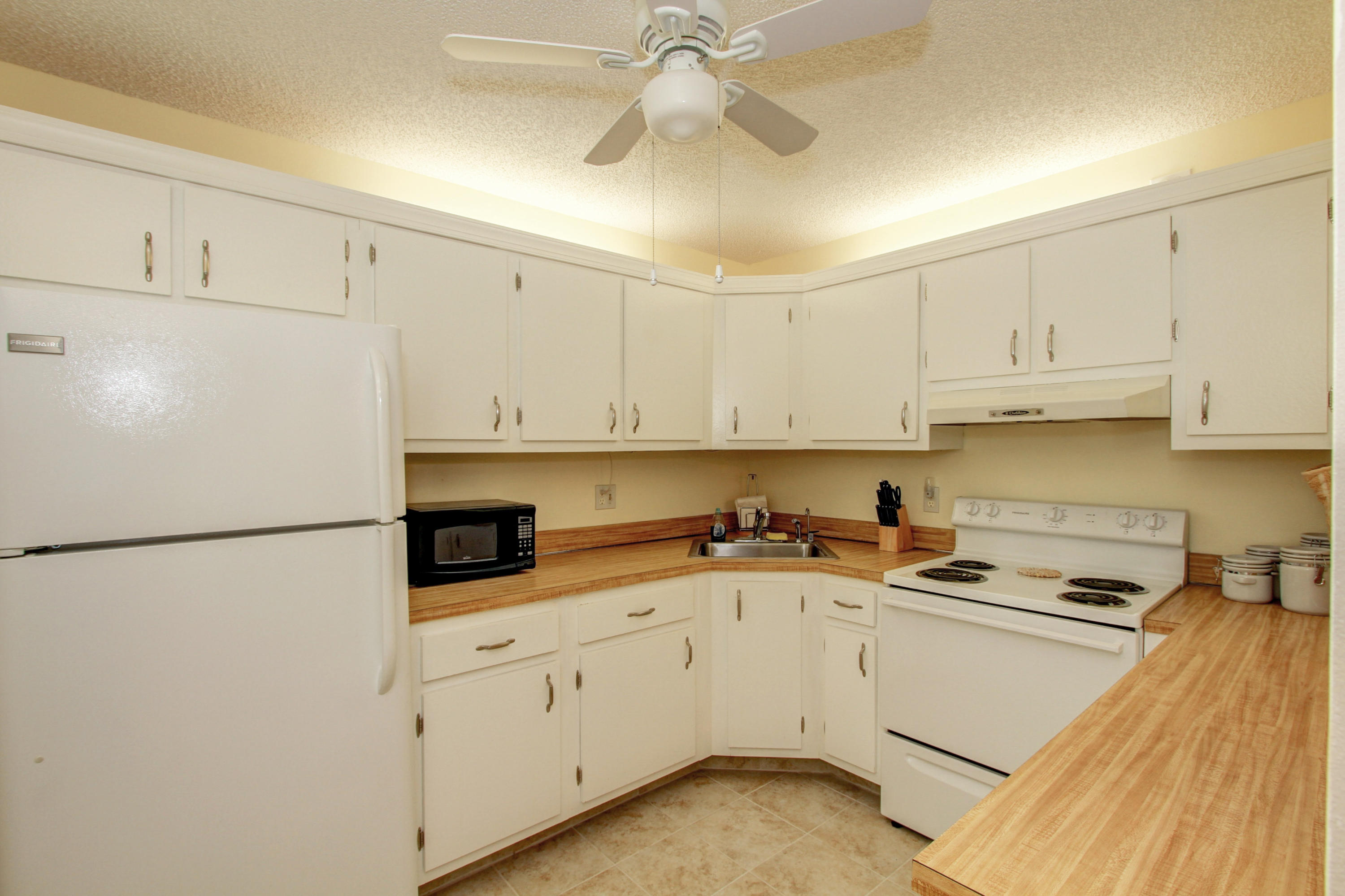 329 Pine Ridge Circle, Unit C2 Greenacres, FL 33463 - Photo 10 of 21 10_09_cam18813_4_5_6_7