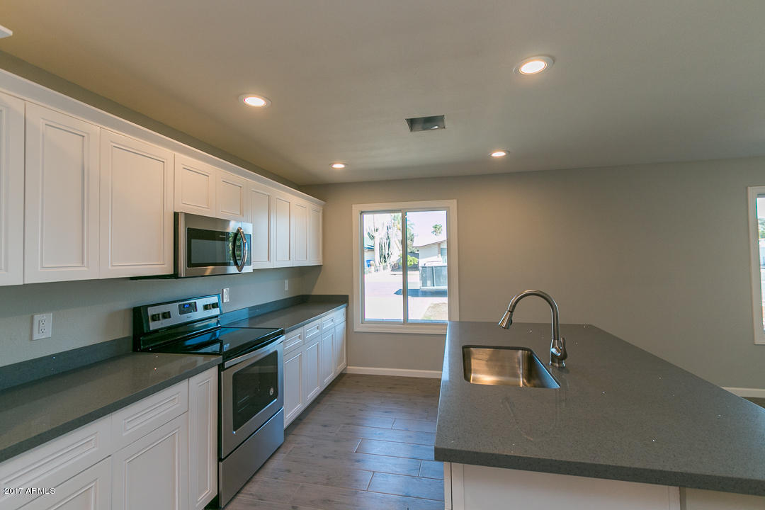 2301 West Wethersfield Road Phoenix, AZ 85029 - Photo 4 of 26 10467 (9 of 28)