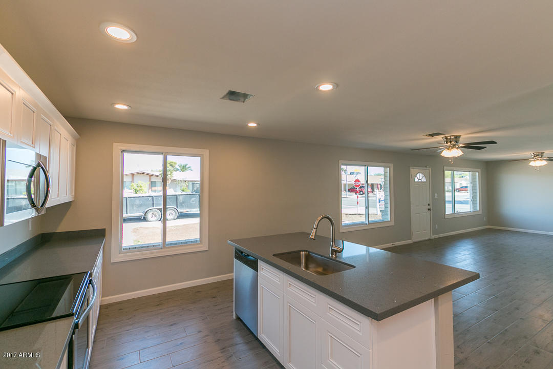 2301 West Wethersfield Road Phoenix, AZ 85029 - Photo 5 of 26 10467 (8 of 28)