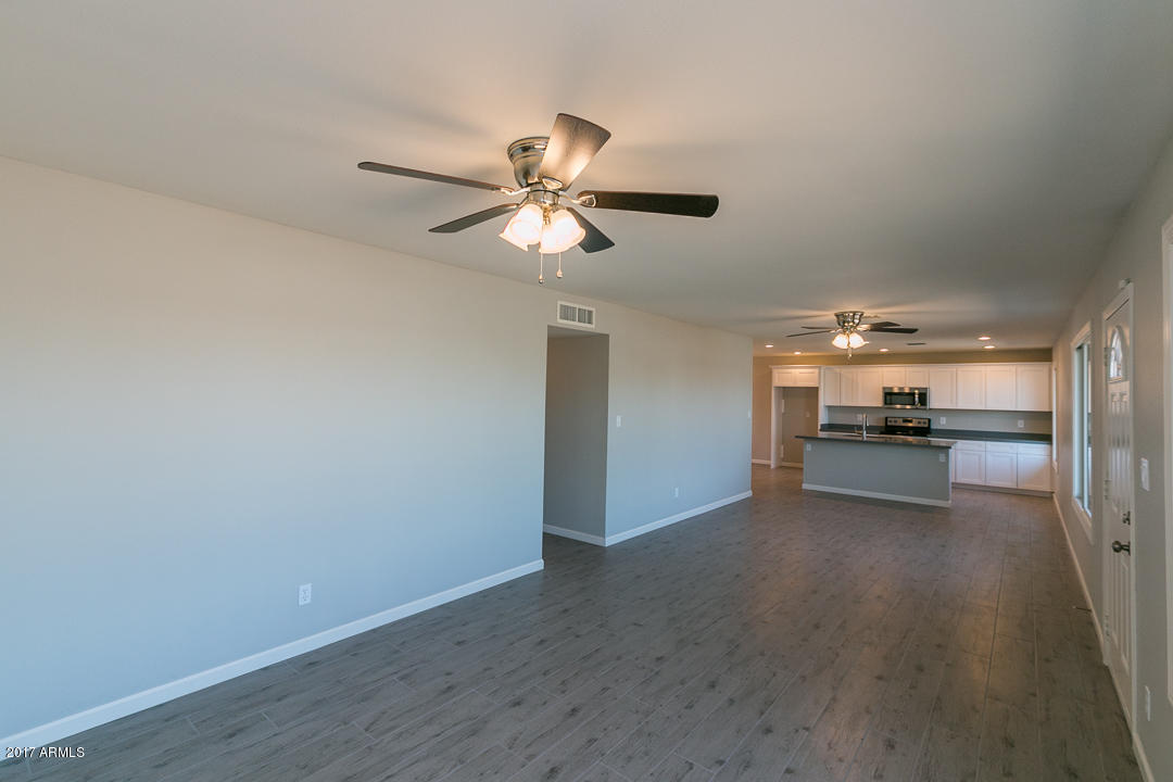 2301 West Wethersfield Road Phoenix, AZ 85029 - Photo 7 of 26 10467 (5 of 28)