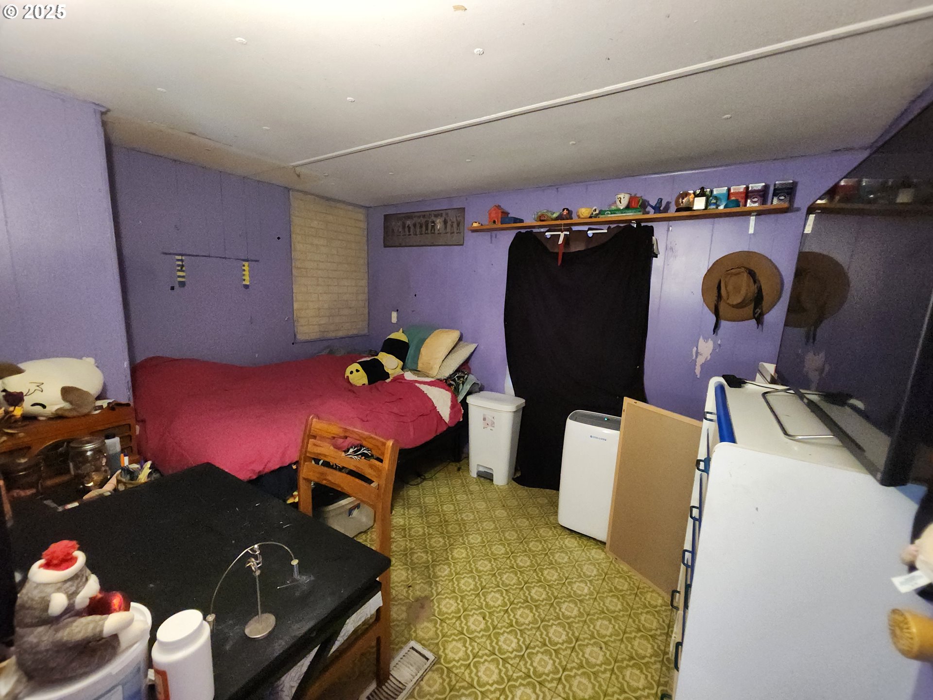 32604 South Krupicka Way Molalla, OR 97038 - Photo 7 of 18 a living room with furniture