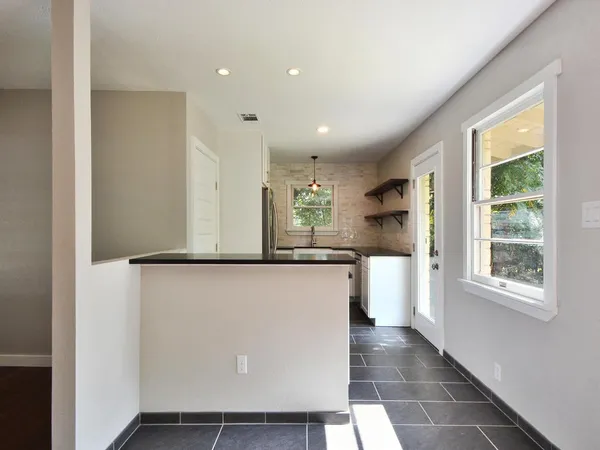 $3,000 | 5219 Woodrow Avenue, Austin, TX 78756