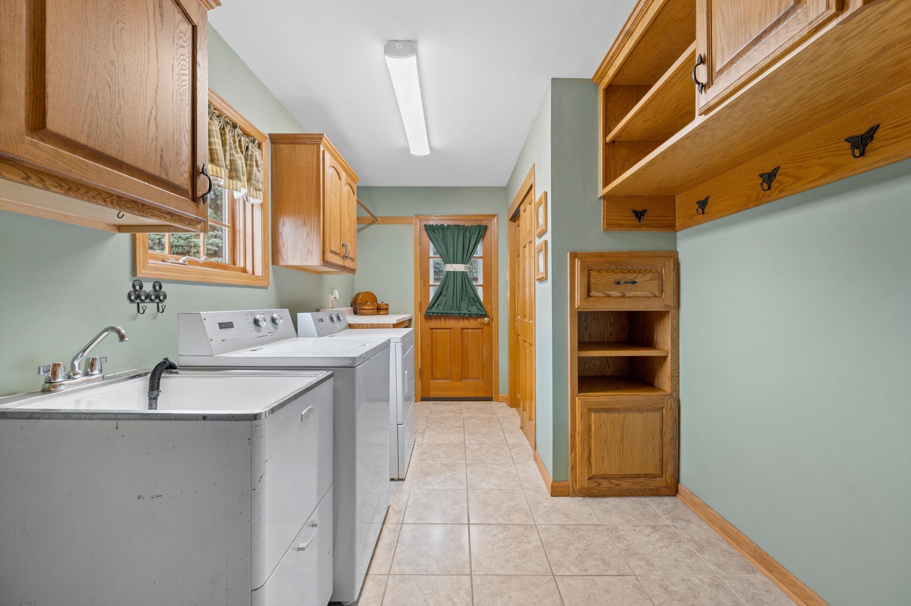 W299-n1828 Wind Ridge Court Delafield, WI 53072 - Photo 24 of 87 Main Floor Laundry