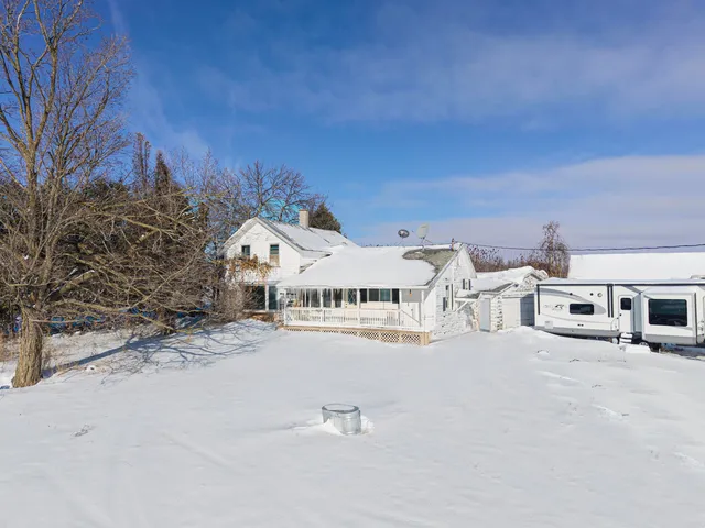 $219,000 | E8834 County Road North, New London, WI 54961