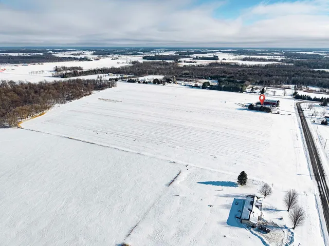 $219,000 | E8834 County Road North, New London, WI 54961