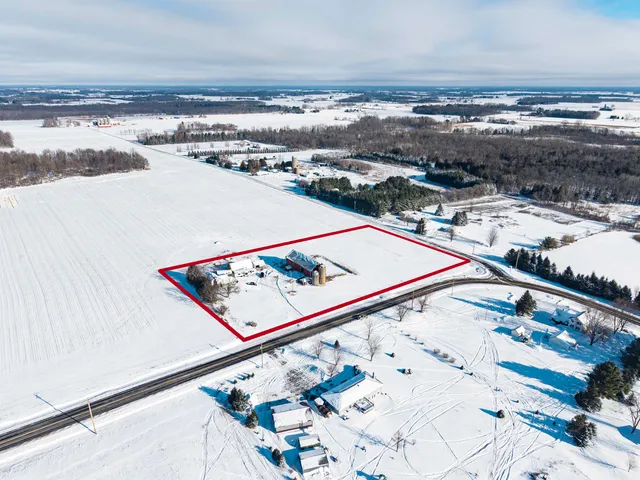 $219,000 | E8834 County Road North, New London, WI 54961