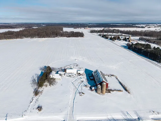 $219,000 | E8834 County Road North, New London, WI 54961