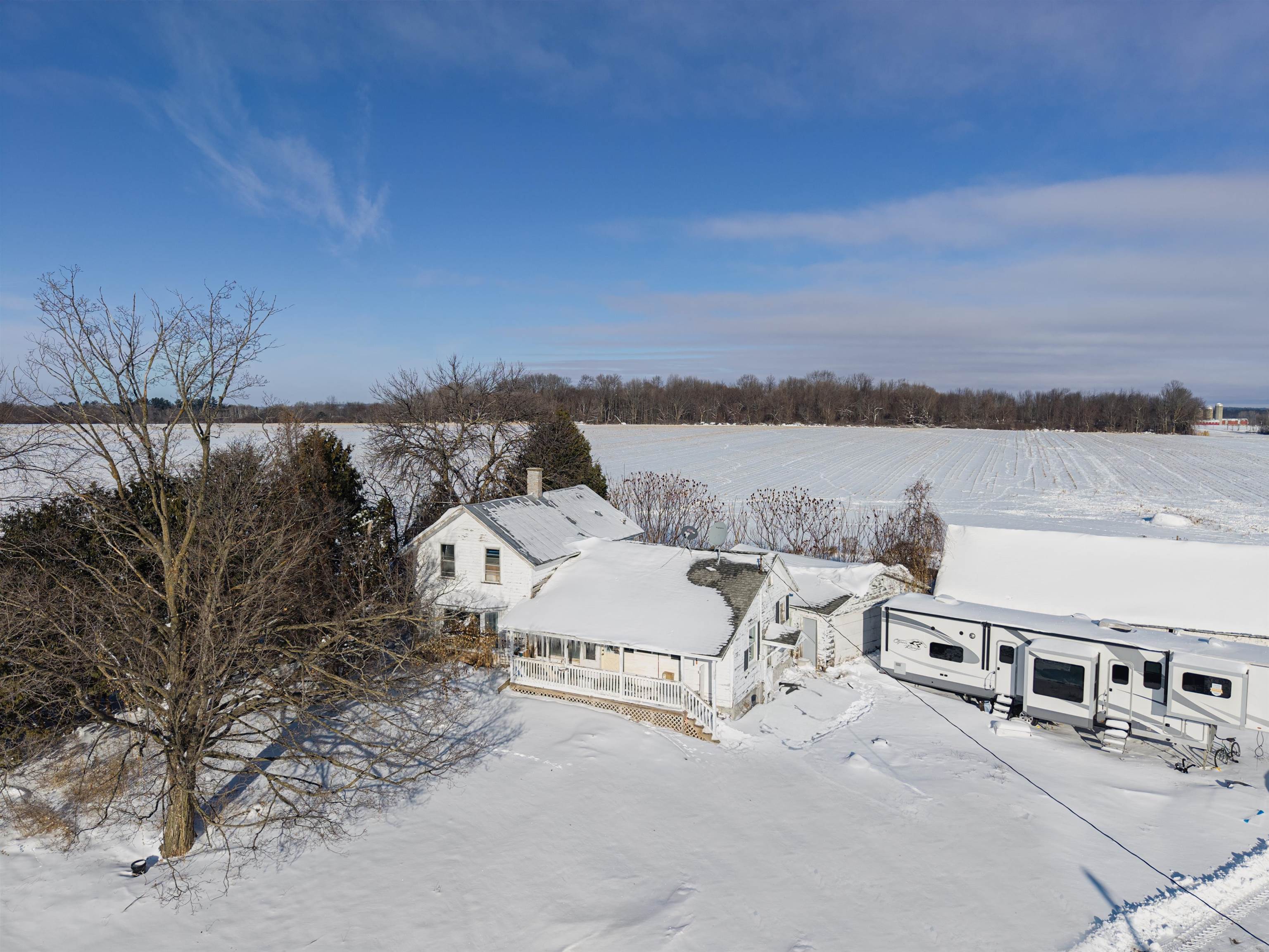 E8834 County Road North New London, WI 54961 - Photo 4 of 29