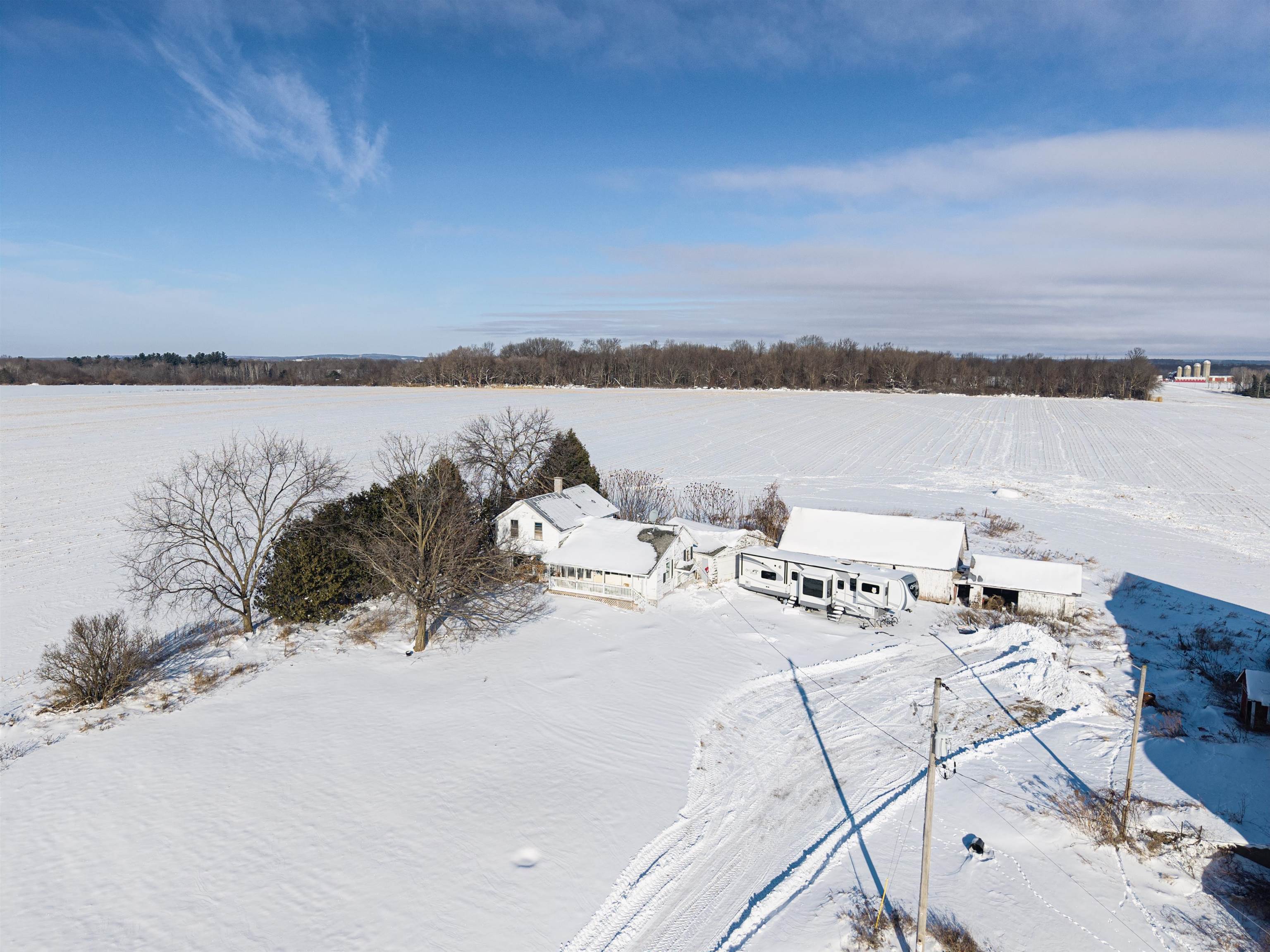 E8834 County Road North New London, WI 54961 - Photo 5 of 29