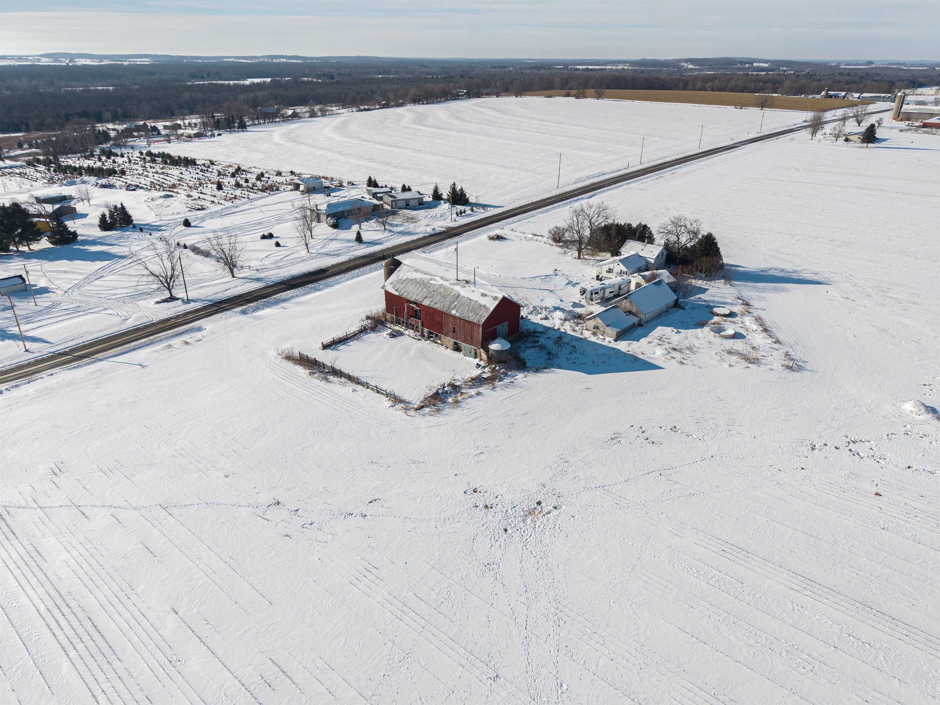 E8834 County Road North New London, WI 54961 - Photo 8 of 29