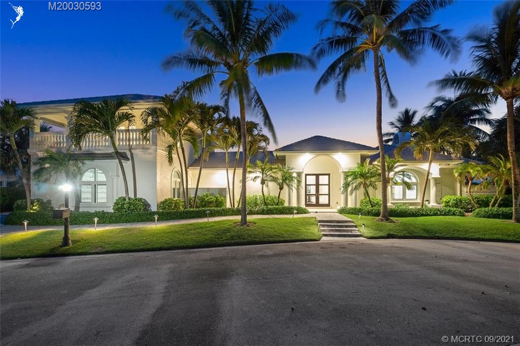 1904 Southeast Sailfish Point Boulevard Stuart, FL 34996 - Photo 33 of 72 a view of a volley ball court
