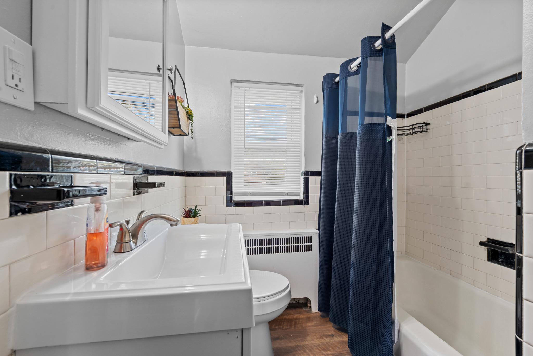 261 Ridge Avenue Towson, MD 21286 - Photo 20 of 34 Full Bath