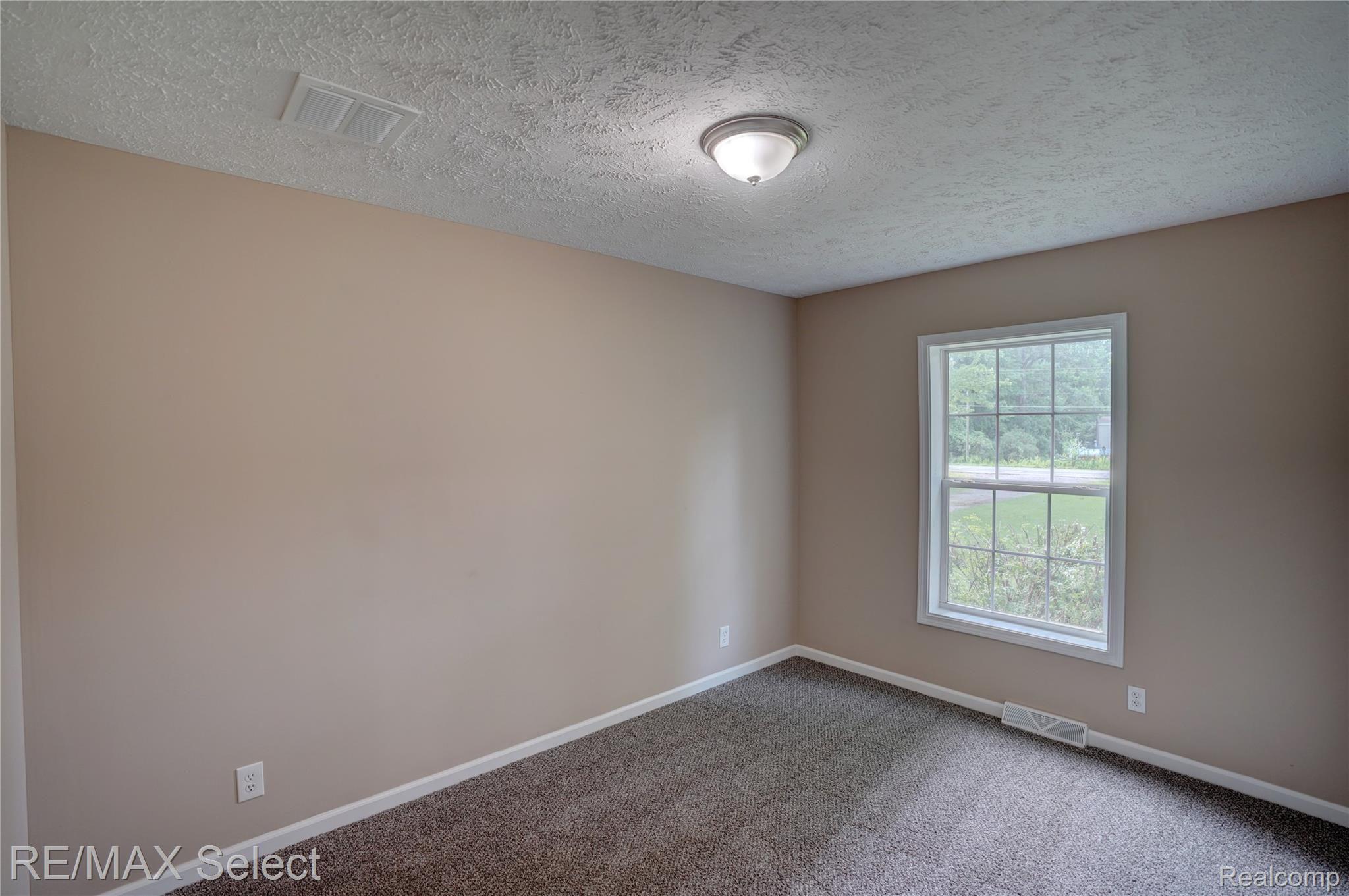 2883 East Shaffer Road Midland, MI 48642 - Photo 29 of 44 2883 E Shaffer Rd 43.jpg